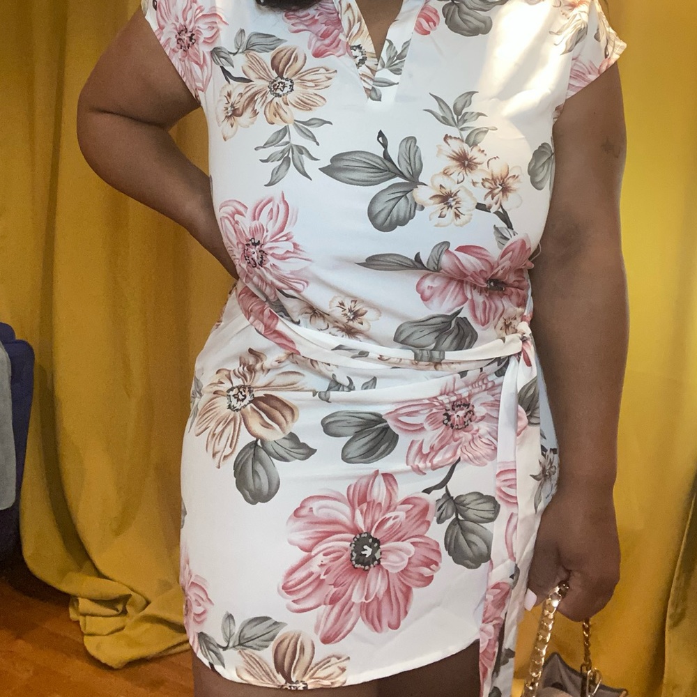 Dana Floral v-neck Shirt Dress